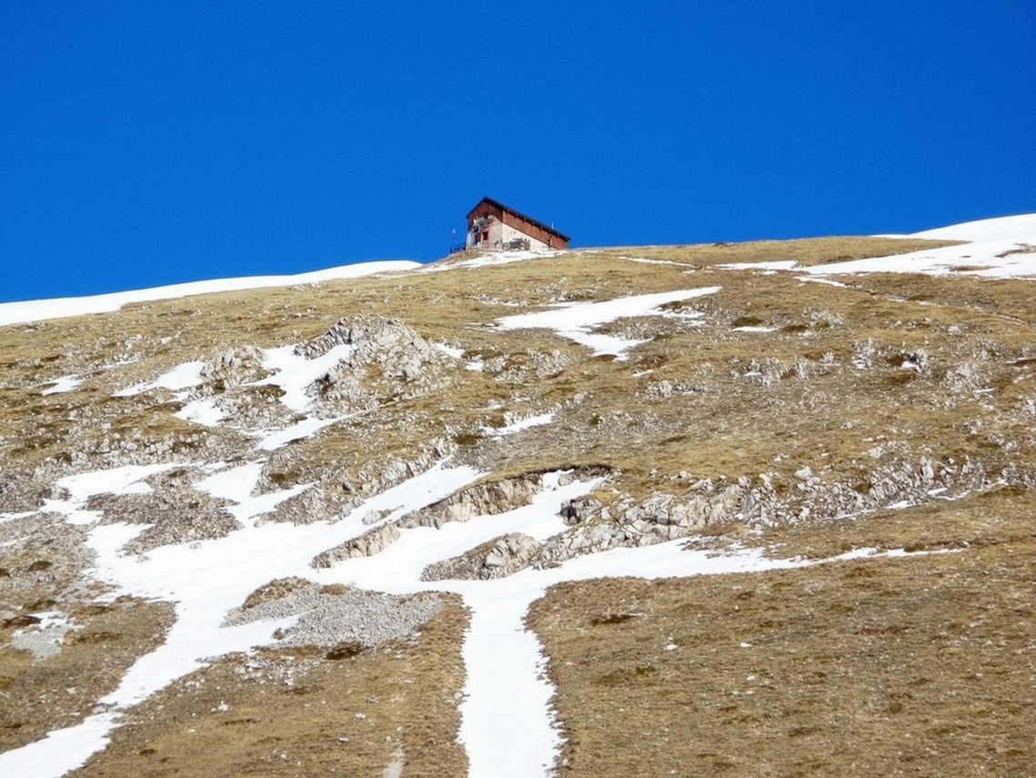 Il Rifugio Duca degli Abruzzi a 2388m