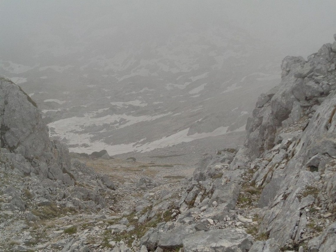 Il canale che porta giù a Valle Cupella