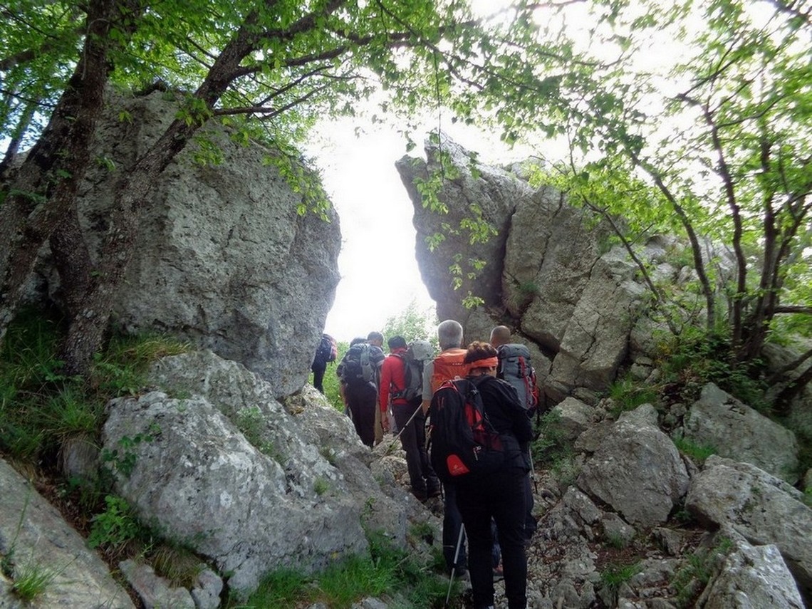 Un porta di roccia