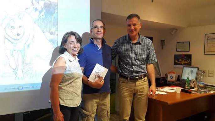 A sinistra la moglie di Marco Noto