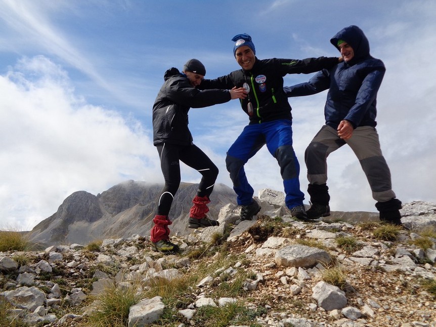 Il vento fortissimo non ci fa stare in piedi