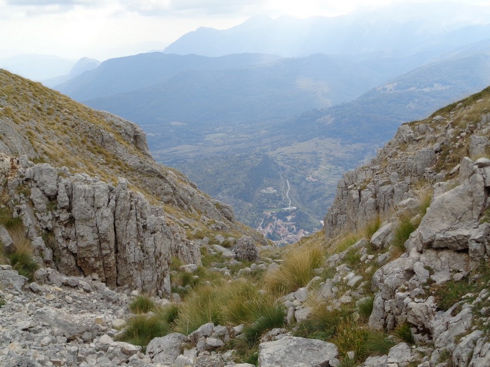 E' meglio salire sulla destra sulla cresta per poi scendere