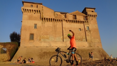 Allenamento MTB per il tramonto al Castello di Santa Severa